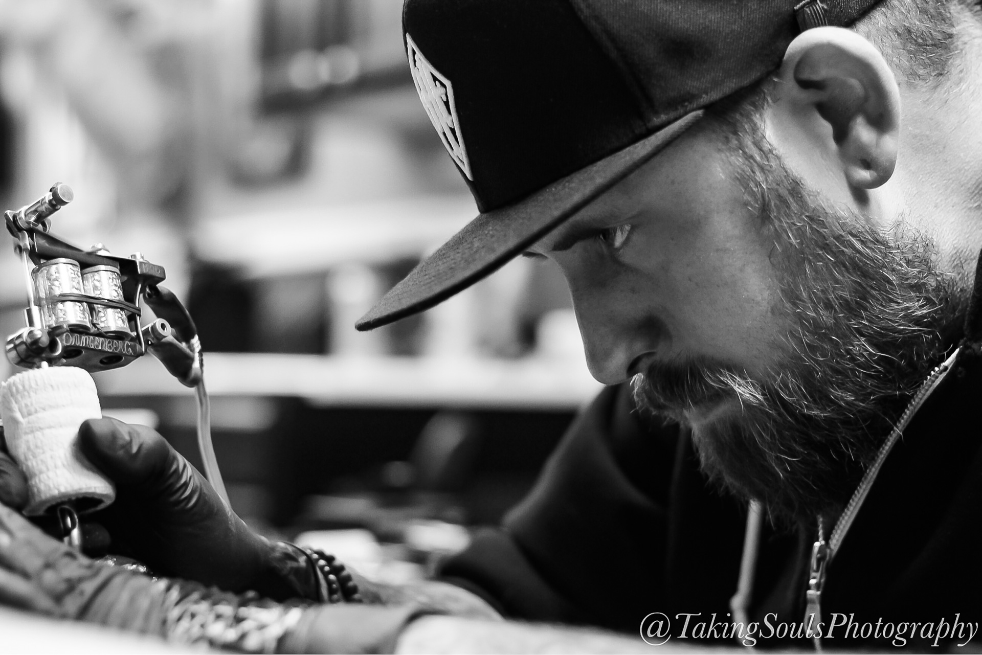 Aaron Neiman concentrating on a tattoo